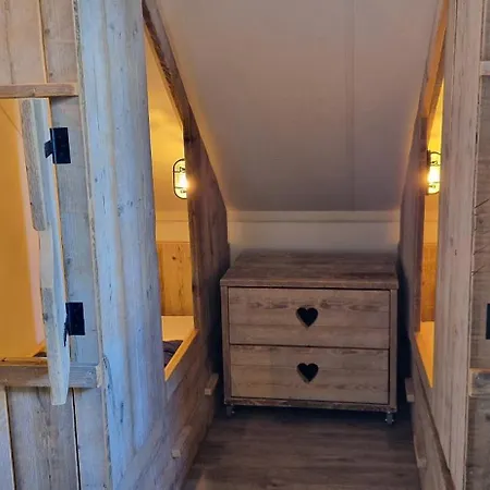 Gezellig 6pers Familiehuis Grote Tuin Met Bbq Aan Gelderland (adults Only) بيت للعطل Ewijk