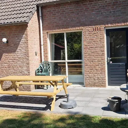 Gezellig 6pers Familiehuis Grote Tuin Met Bbq Aan Gelderland Vakantiehuis Ewijk